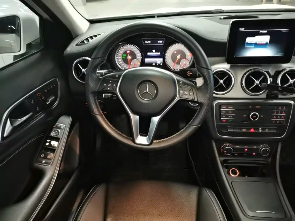 Mercedes-Benz GLA 2016 — фото 17