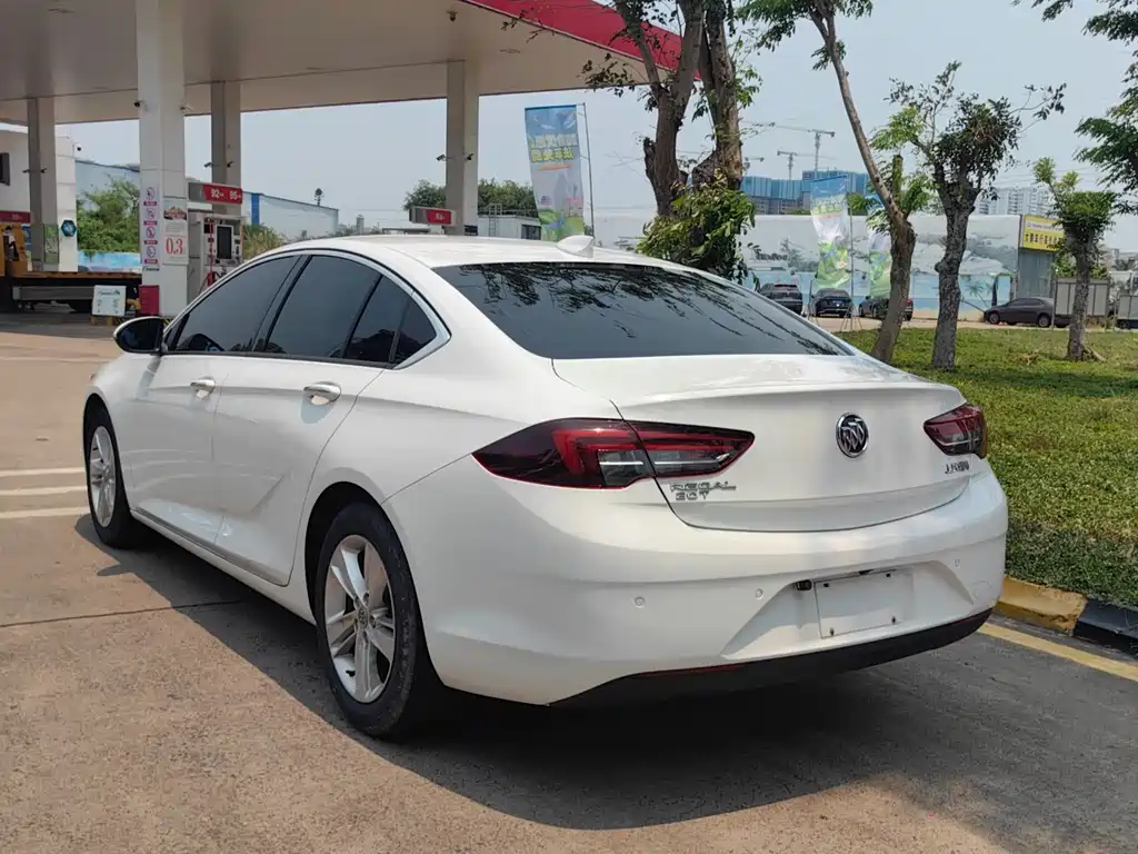Buick Regal 2018 — фото 12