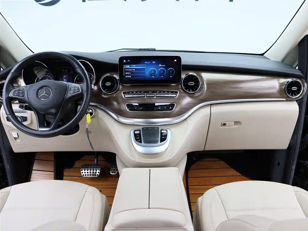 Mercedes-Benz V-Class 2021 — фото 14