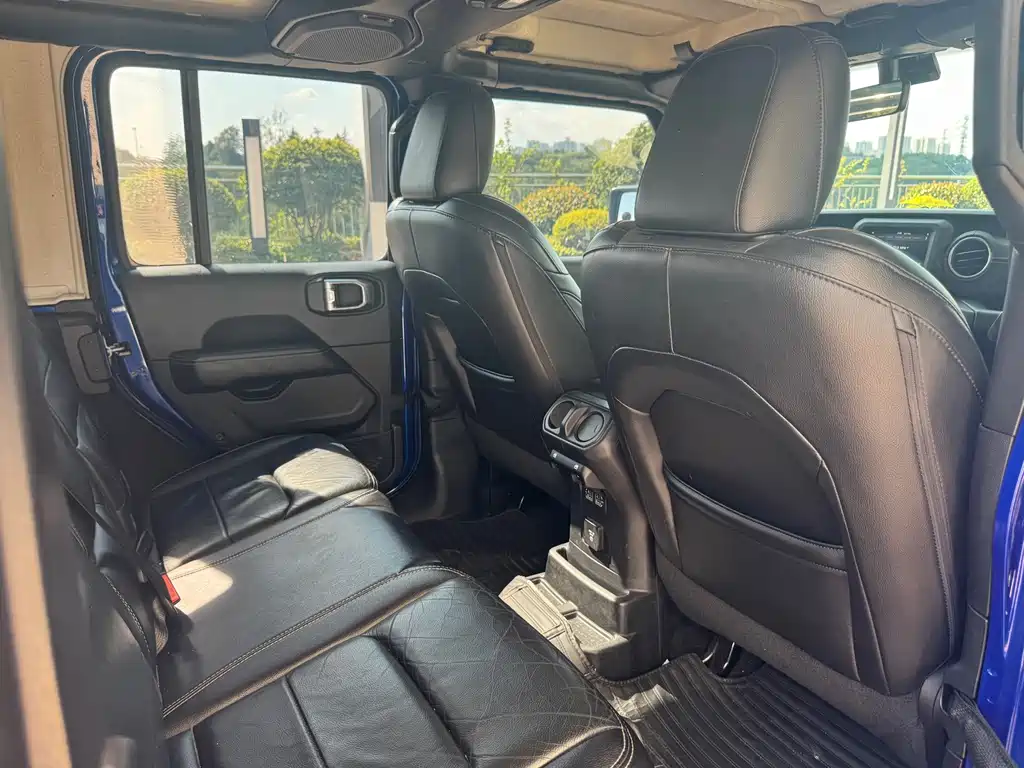 Jeep Wrangler 2019 — фото 13