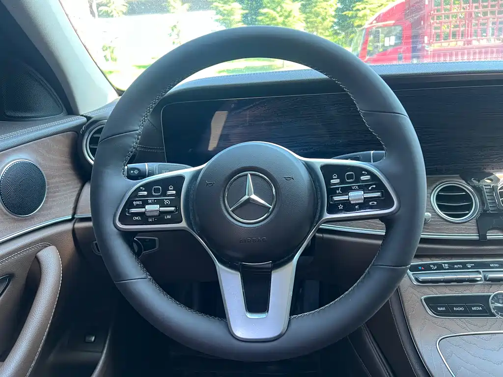 Mercedes-Benz E-Class 2019 — фото 14
