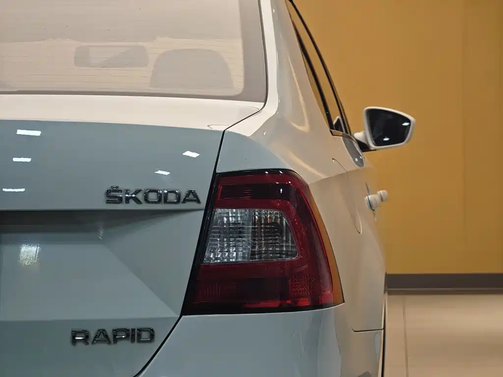 Skoda Rapid 2016 — фото 25