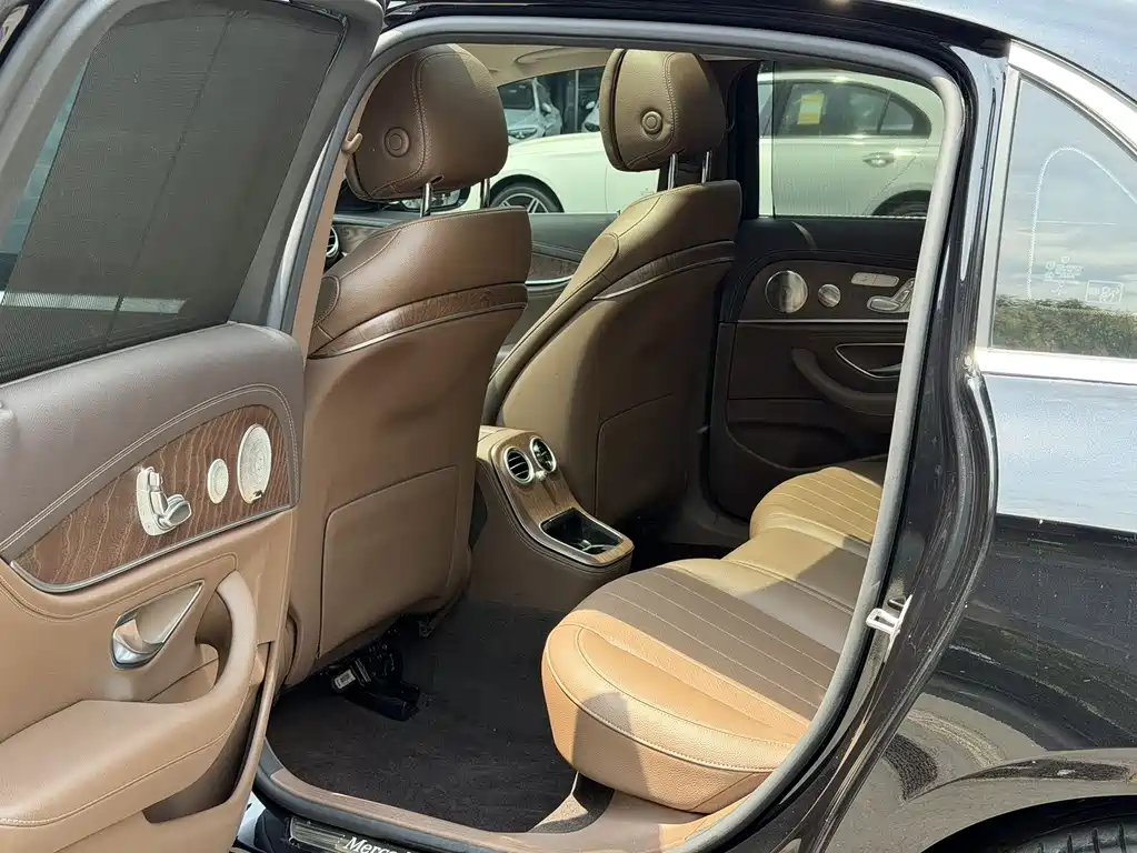 Mercedes-Benz E-Class 2022 — фото 13