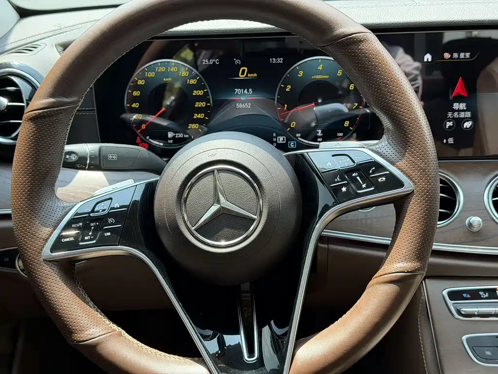Mercedes-Benz E-Class 2022 — фото 10