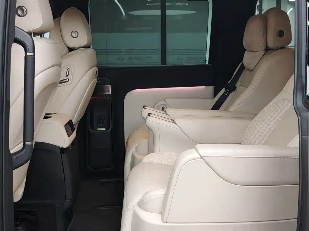 Li Auto Li MEGA 2025 — фото 13