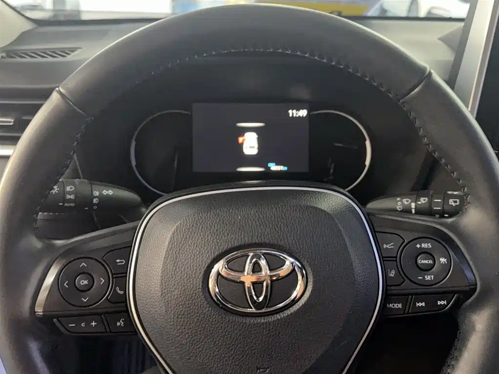 Toyota RAV4 2019 — фото 5