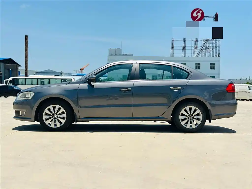 Volkswagen Lavida 2013