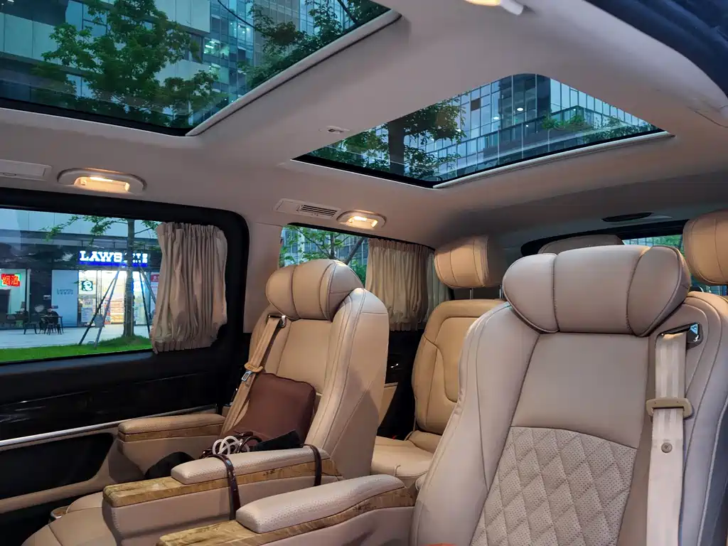 Mercedes-Benz V-Class 2019 — фото 13