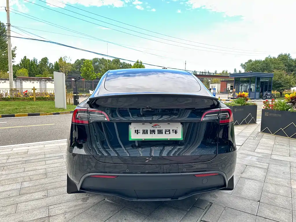 Tesla Model Y 2023 — фото 14