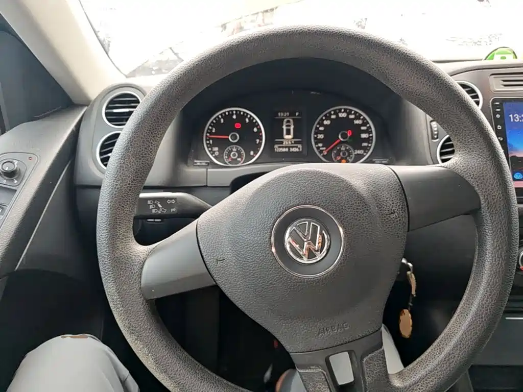 Volkswagen Tiguan 2015 — фото 11