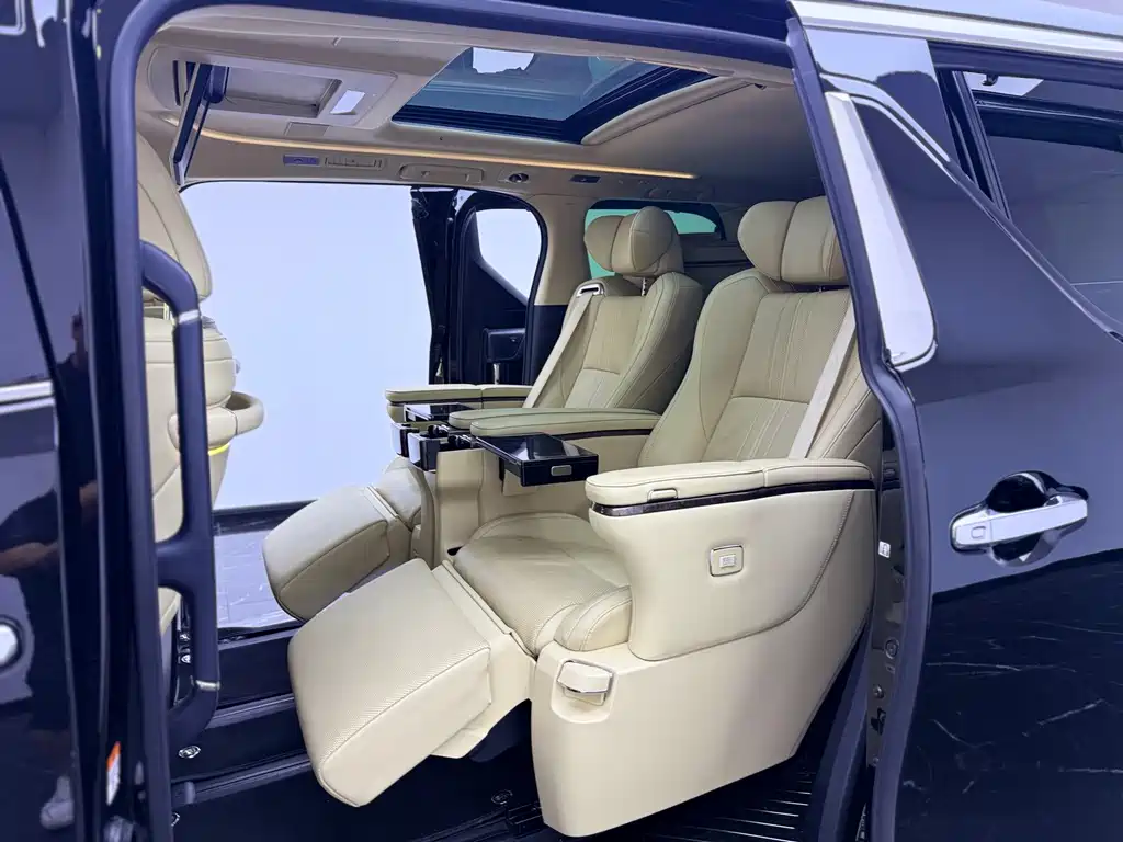 Toyota Alphard 2023 — фото 21