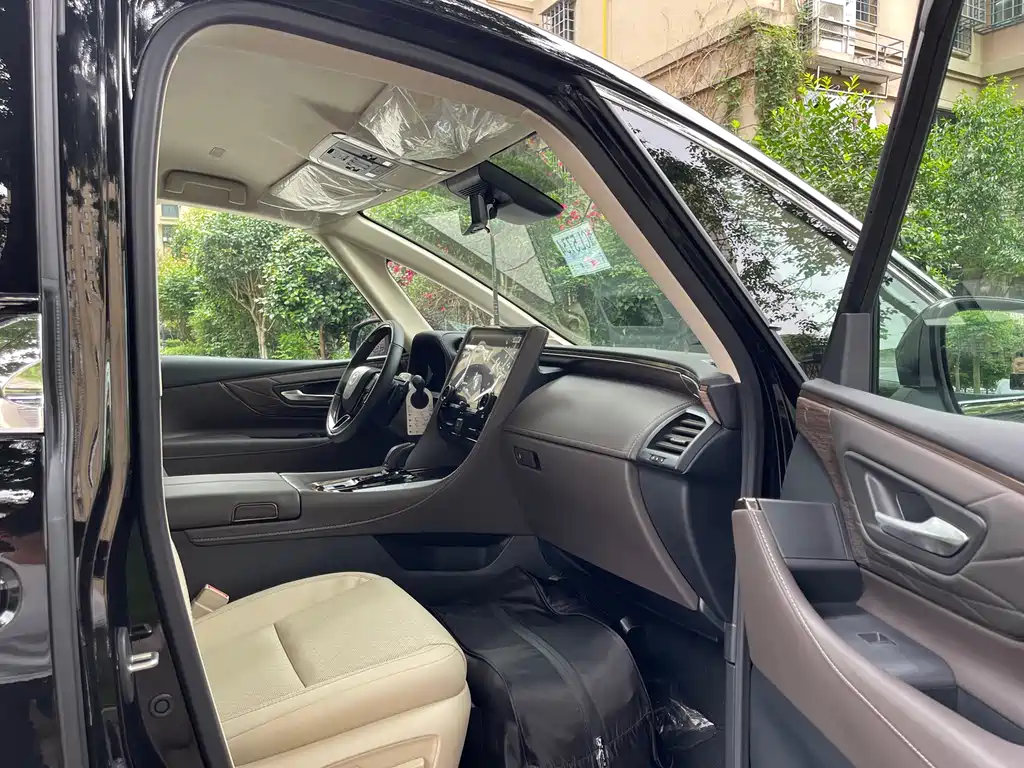 Toyota Alphard — фото 12