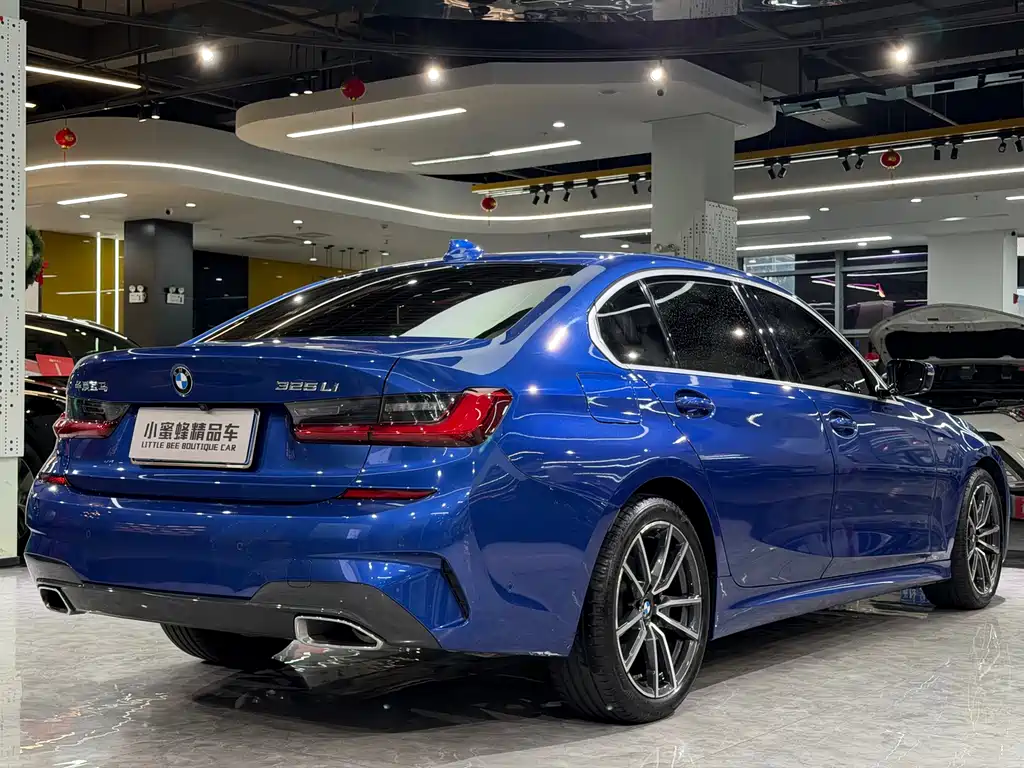 BMW 3 Series 2019 — фото 16