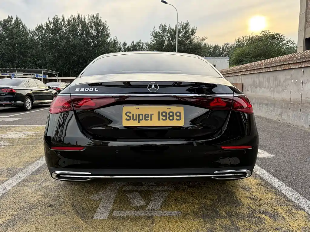 Mercedes-Benz E-Class 2024