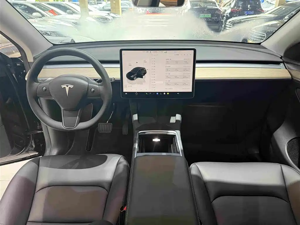 Tesla Model Y 2023 — фото 12