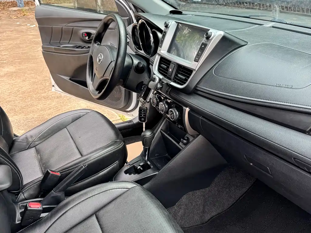 Toyota Yaris L 2018 — фото 9
