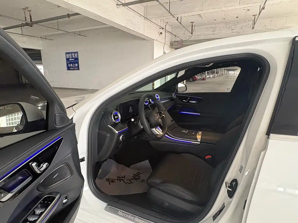 Mercedes-Benz C-Class 2023 — фото 7