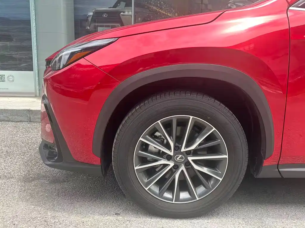 Lexus NX 2025