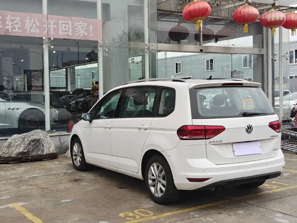 Volkswagen Touran 2018 — фото 15