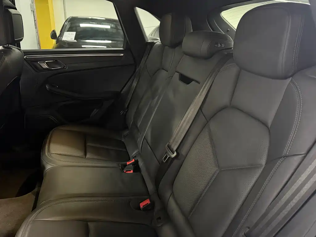 Porsche Macan 2021