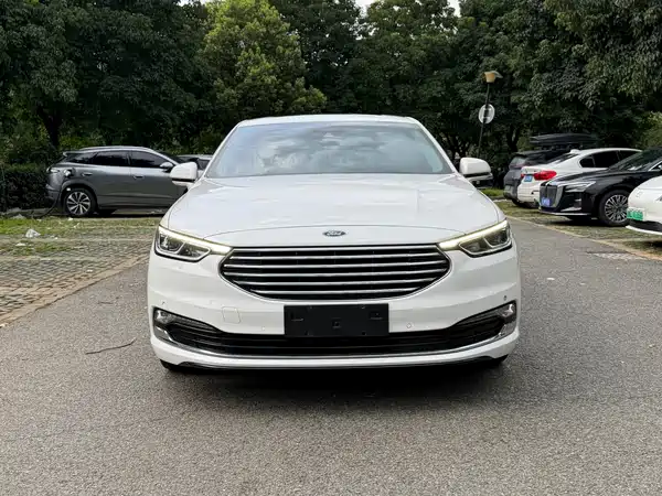 Ford Taurus 2021