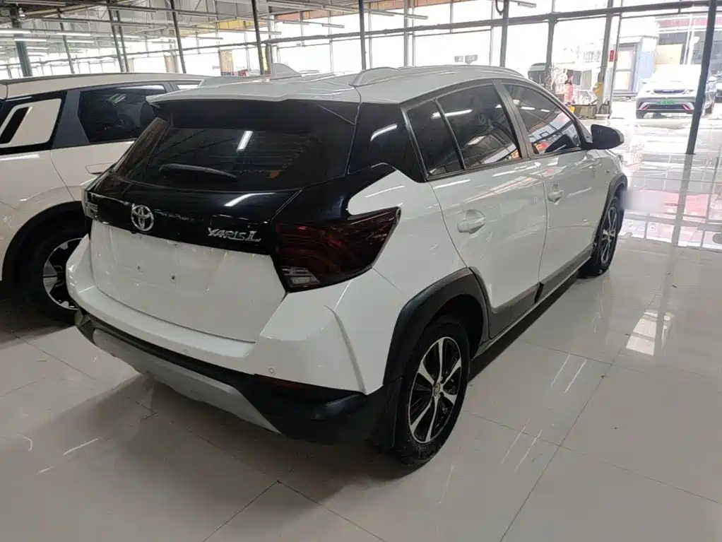 Toyota Yaris L 2021