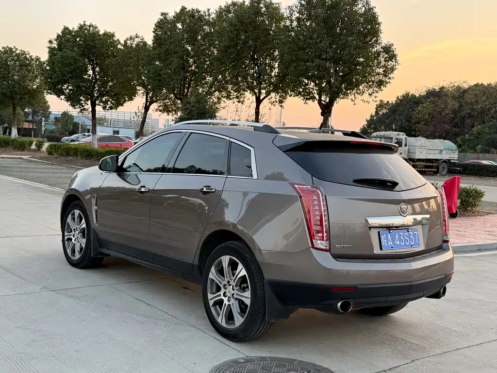 Cadillac SRX 2012 — фото 8
