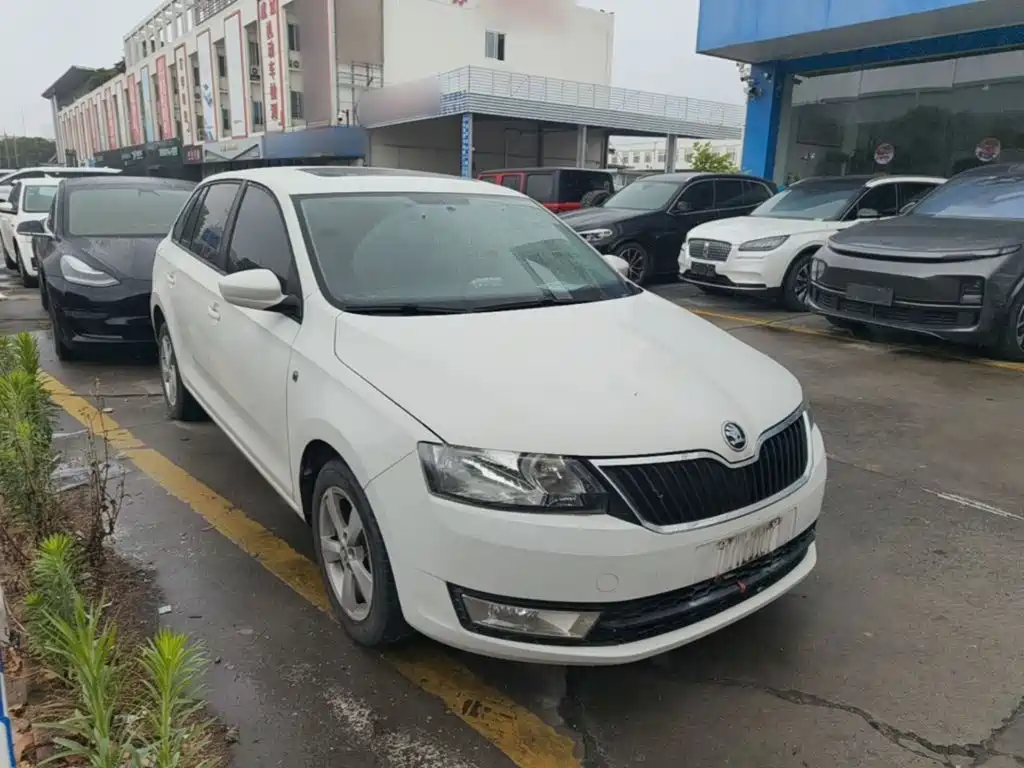 Skoda Rapid Spaceback 2015 — фото 4