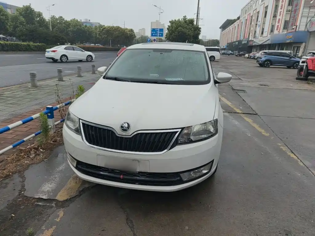 Skoda Rapid Spaceback 2015 — фото 3
