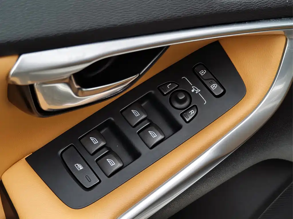 Volvo V40 2017 — фото 16