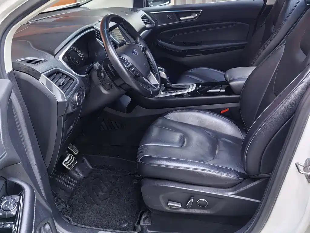 Ford Edge 2016 — фото 15