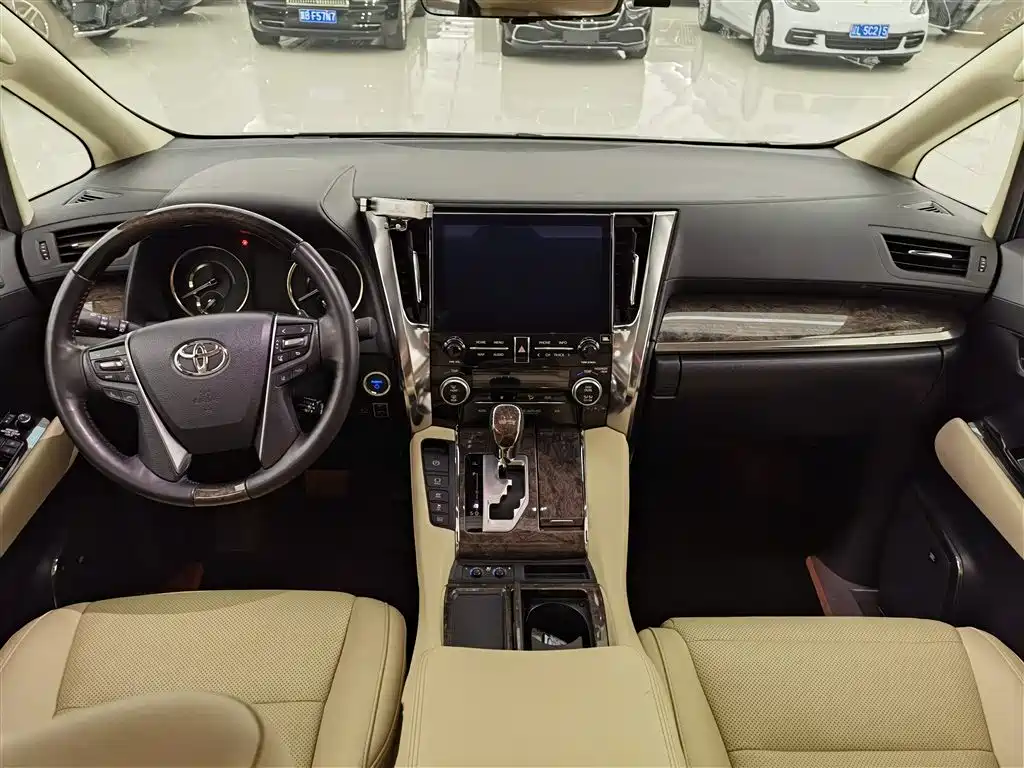 Toyota Vellfire 2022 — фото 13