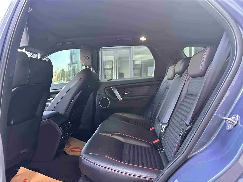 Land Rover Discovery Sport 2023 — фото 9