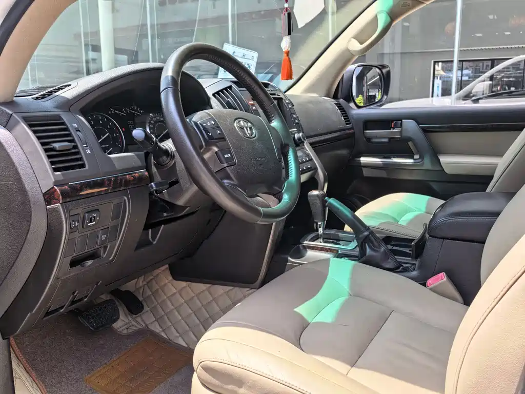 Toyota Land Cruiser 2012