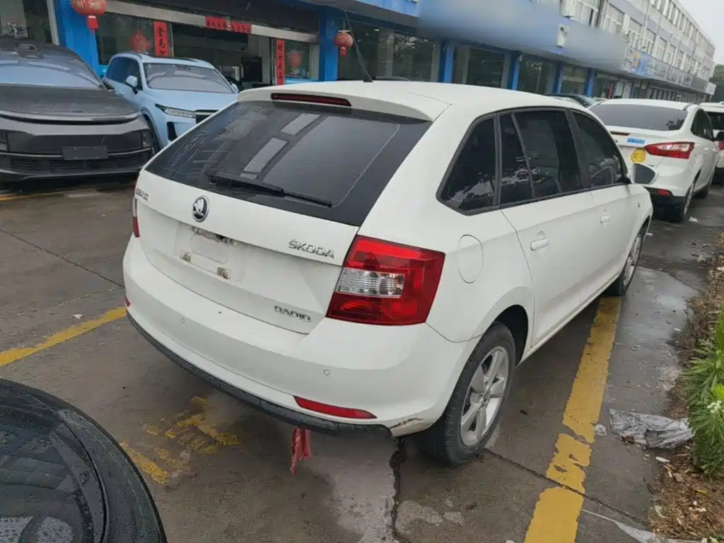 Skoda Rapid Spaceback 2015 — фото 7