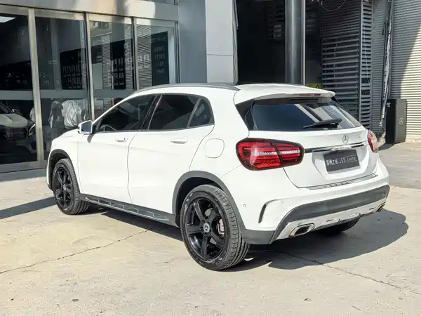 Mercedes-Benz GLA 2020