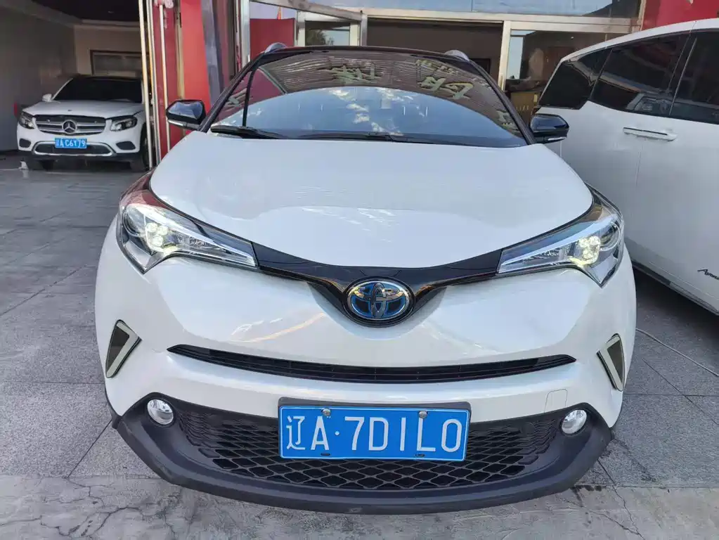 Toyota C-HR 2020 — фото 2