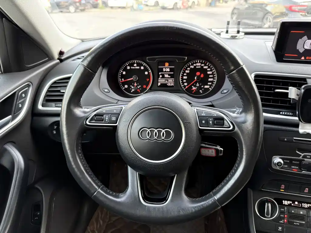 Audi Q3 2018 — фото 9