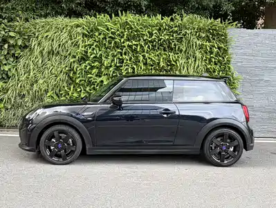 MINI MINI 2023