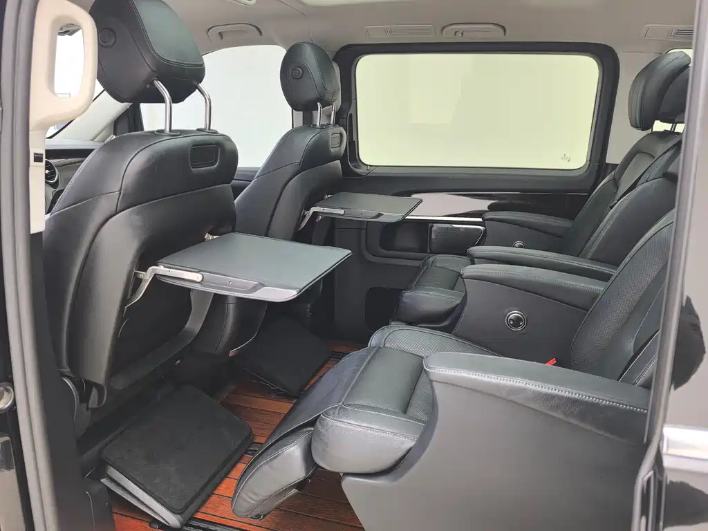 Mercedes-Benz V-Class 2018 — фото 12
