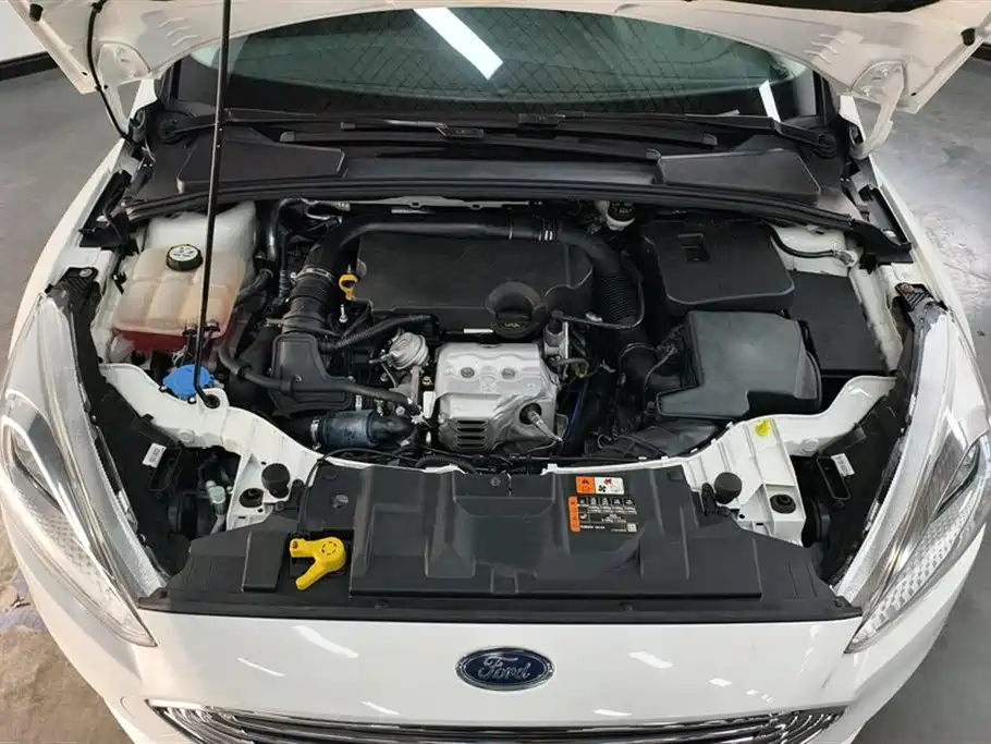Ford Focus 2019 — фото 10