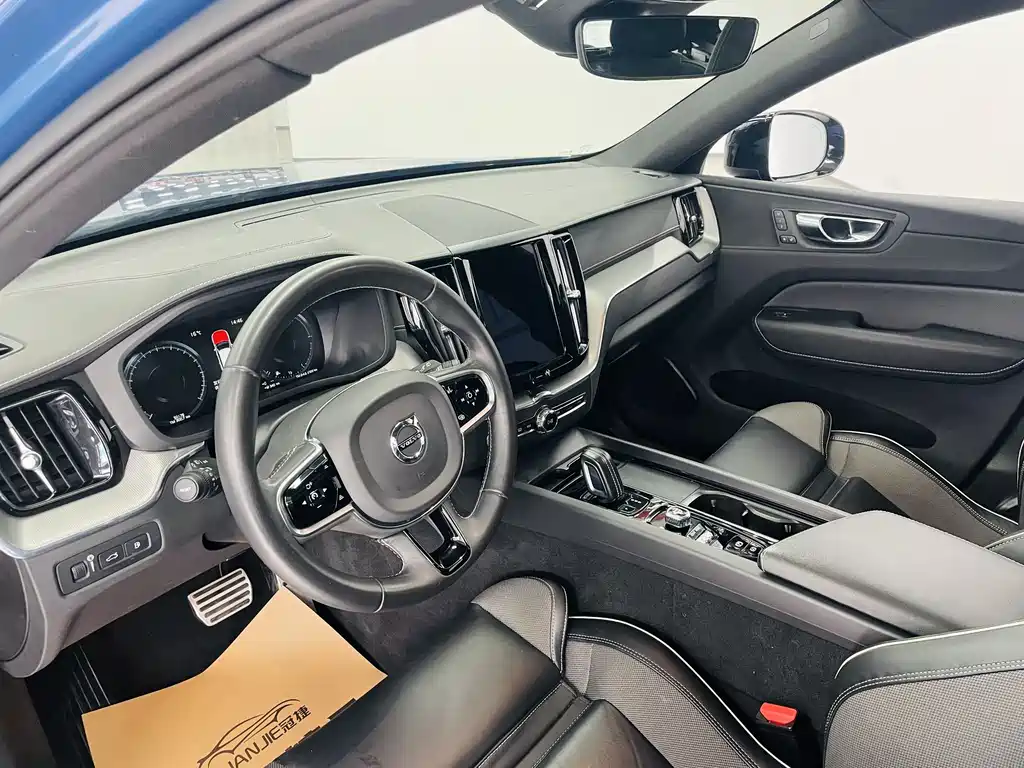 Volvo XC60 PHEV 2020 — фото 6