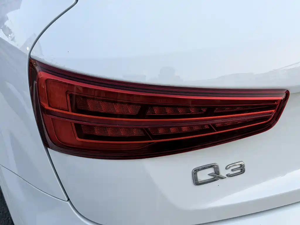Audi Q3 2018 — фото 16