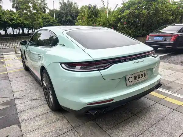 Porsche Panamera 2023