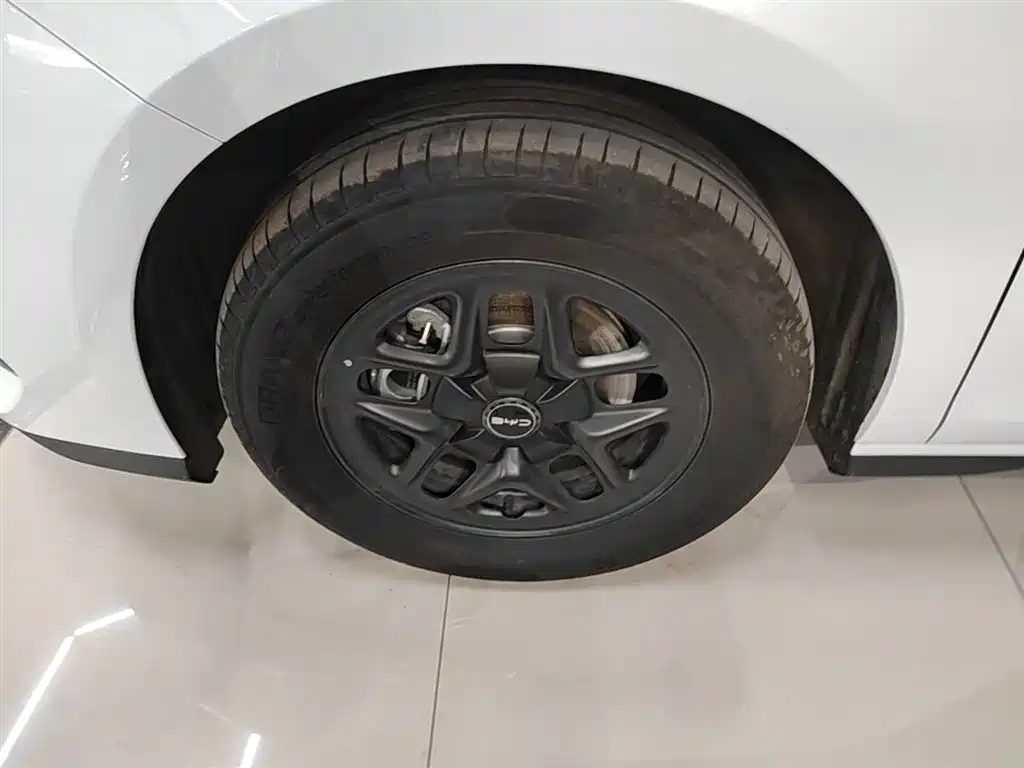 BYD Seal 05 DM-i 2025 — фото 25