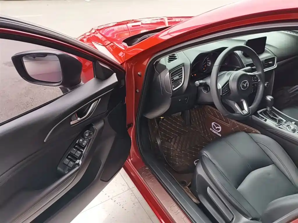 Mazda 3 Axela 2017 — фото 16