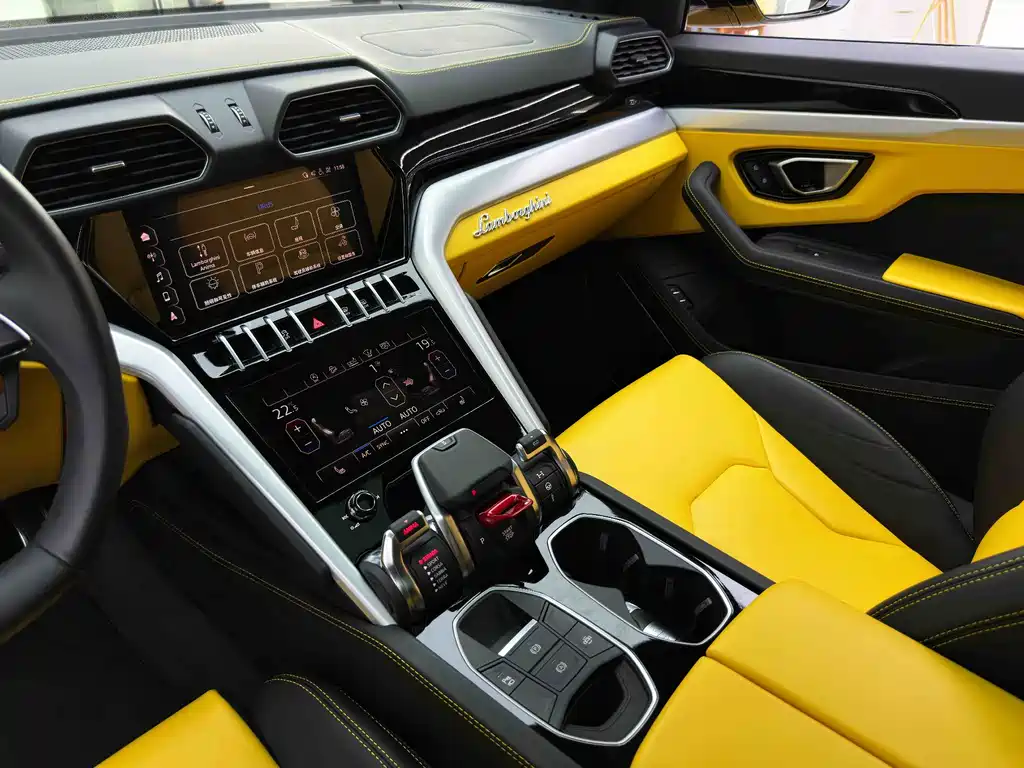 Lamborghini Urus 2020 — фото 23