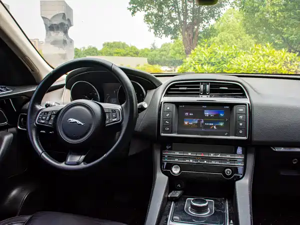 Jaguar F-PACE 2017