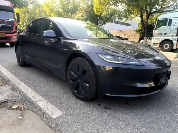 Tesla Model 3 2025