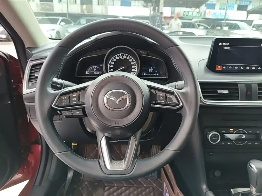 Mazda 3 Axela 2017 — фото 11